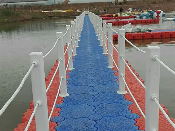 水上浮橋